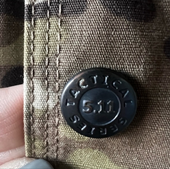 5.11 TACTICAL SERIES | Green pleated cargo belt loop camouflage wrap kilt - Picture 4 of 6